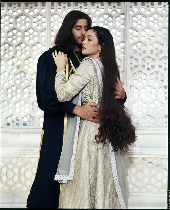Romantic portrait against carved marble from Taj Mahal… An Eternal Love Story
